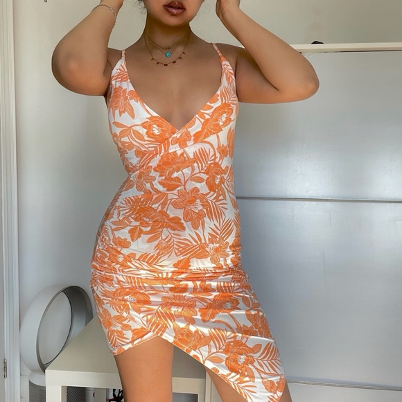 Orange floral dress 🍊 - Picture 5 of 5